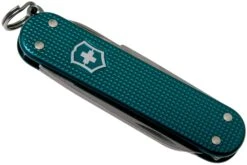 Victorinox Classic SD Alox Colors, Wild Jungle 0.6221.242G Couteau Suisse -Optimal Couteaux Magasin VT0 6221 242G 04 victorinox