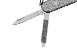 Victorinox Classic SD Precious Alox, Infinite Grey 0.6221.4031G Couteau Suisse -Optimal Couteaux Magasin VT0 6221 4031G 03 victorinox