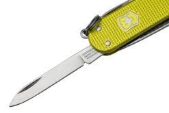 Victorinox Classic SD Alox Limited Edition 2023, 0.6221.L23 Electric Yellow, Couteau Suisse -Optimal Couteaux Magasin VT0 6221 L23 03 victorinox