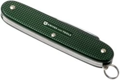 Victorinox Pioneer Alox Green 0.8201.24R4.KTE1 Knivesandtools Edition, Couteau Suisse 9 Victorinox Pioneer Alox Green 0.8201.24R4.KTE1 Knivesandtools Edition, Couteau Suisse -Optimal Couteaux Magasin VT0 8201 24R4 KTE1 04 victorinox