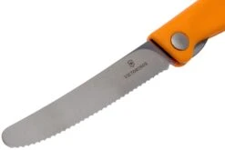 Victorinox SwissClassic 6.7836.F9B Couteau à Légumes Pliant Dentelé, Orange 9 Victorinox SwissClassic 6.7836.F9B Couteau à Légumes Pliant Dentelé, Orange -Optimal Couteaux Magasin VT6 7836 F9B 03 victorinox